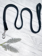 Load image into Gallery viewer, Black Luxe Velvet Lead