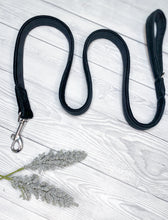 Load image into Gallery viewer, Black Luxe Velvet Lead