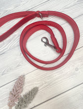 Load image into Gallery viewer, Red Luxe Velvet Lead