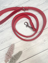 Load image into Gallery viewer, Red Luxe Velvet Lead