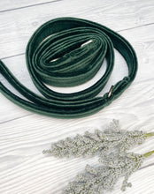 Load image into Gallery viewer, Green Luxe Velvet Lead