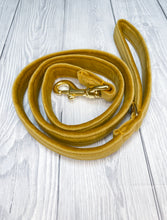 Load image into Gallery viewer, Mustard Luxe Velvet Lead