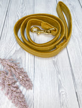 Load image into Gallery viewer, Mustard Luxe Velvet Lead