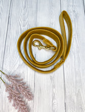 Load image into Gallery viewer, Mustard Luxe Velvet Lead