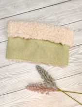Load image into Gallery viewer, Gooseberry Tweed snood