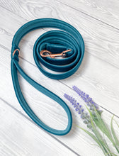 Load image into Gallery viewer, Teal Luxe Velvet Lead