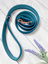 Load image into Gallery viewer, Teal Luxe Velvet Lead