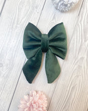 Load image into Gallery viewer, Green Luxe Velvet Sailor Bow