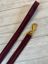 Load image into Gallery viewer, Burgundy Luxe Velvet Lead