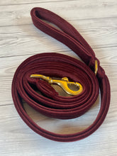 Load image into Gallery viewer, Burgundy Luxe Velvet Lead