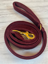 Load image into Gallery viewer, Burgundy Luxe Velvet Lead
