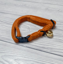 Load image into Gallery viewer, Marmalade Luxe velvet cat collar