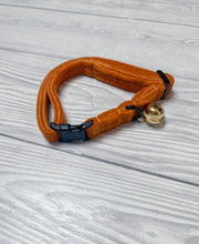 Load image into Gallery viewer, Marmalade Luxe velvet cat collar