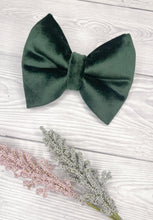 Load image into Gallery viewer, Green Luxe Velvet Bow Tie
