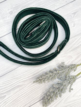 Load image into Gallery viewer, Green Luxe Velvet Lead
