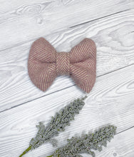 Load image into Gallery viewer, Wisteria Tweed Bow Tie
