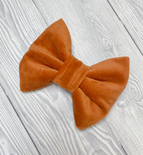 Load image into Gallery viewer, Marmalade Luxe Velvet Bow Tie
