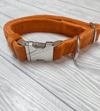 Load image into Gallery viewer, Marmalade Luxe Velvet Collar
