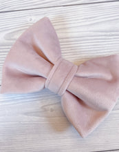 Load image into Gallery viewer, Pastel Pink Luxe Velvet Bow Tie

